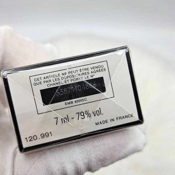 CHANEL No 19 Parfum - Picture 6 of 7